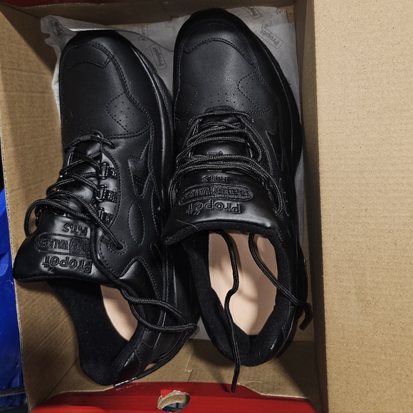 Propet Men's Black Leather Sneakers - Picture 12 of 12